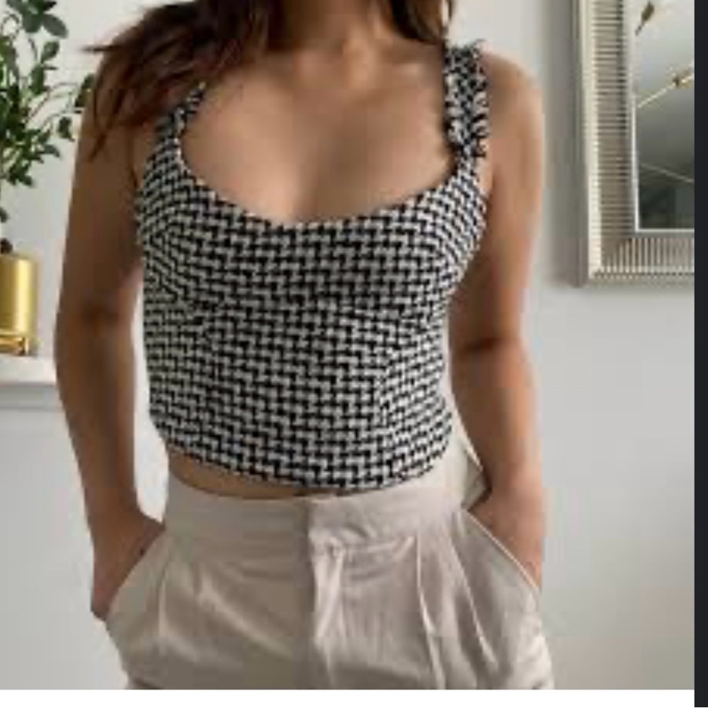 Zara Bustier - Picture 4 of 4